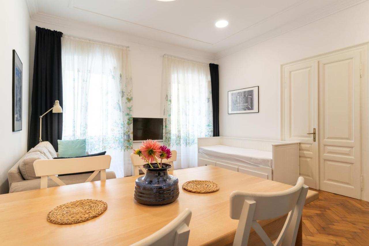 Mimi Carera Apartment & Room Ровинь Экстерьер фото